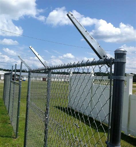 chain link fence extenders