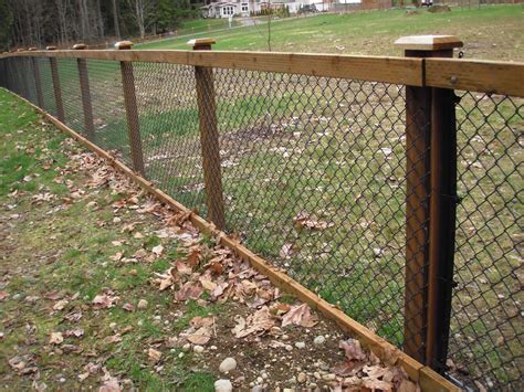 chain link fence wood post